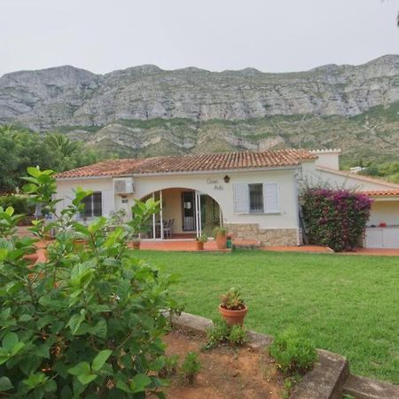 فيلا Agradable Casa Con Piscina Privada Y Jardin دينايا المظهر الخارجي الصورة