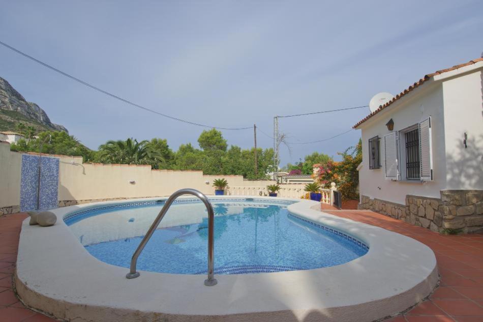 فيلا Agradable Casa Con Piscina Privada Y Jardin دينايا المظهر الخارجي الصورة