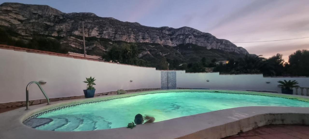 فيلا Agradable Casa Con Piscina Privada Y Jardin دينايا المظهر الخارجي الصورة