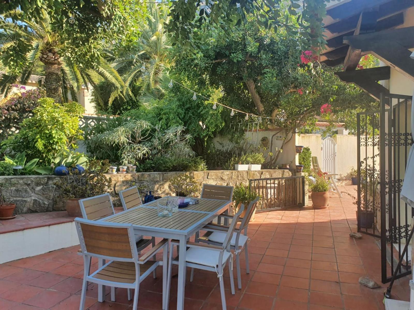 فيلا Agradable Casa Con Piscina Privada Y Jardin دينايا المظهر الخارجي الصورة